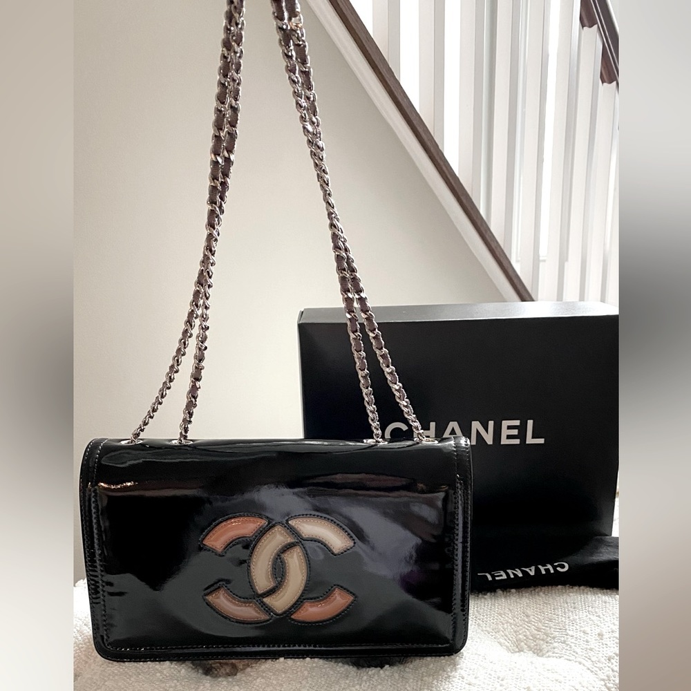 CHANEL Black Patent Leather Crossbody with Beige and Tan CC Patch - Picture 2 of 14